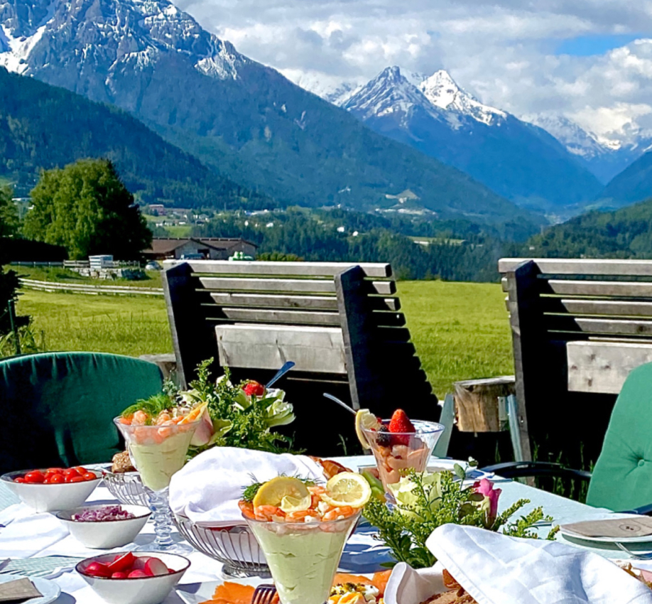 fruestueck terrasse gruenwalderhof