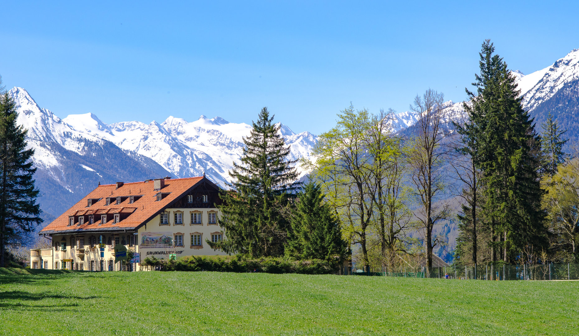 Gruenwalderhof Sommer Ansicht 2